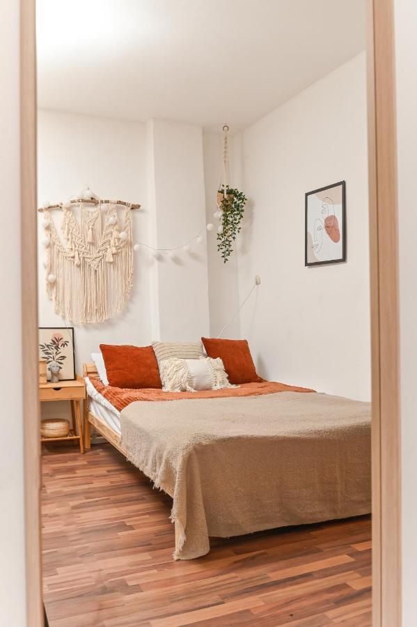 Cosy&Art 1Bd Apartment Next To Slaveykov Square Sofia Zewnętrze zdjęcie